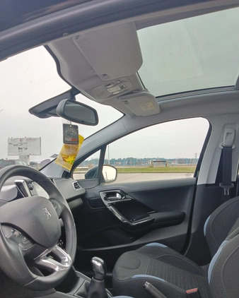 Peugeot 208 cena 29800 przebieg: 106000, rok produkcji 2015 z Niemodlin małe 121
